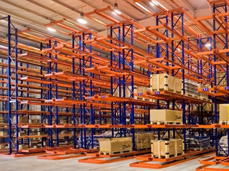 Very Narrow Aisle System (VNA).